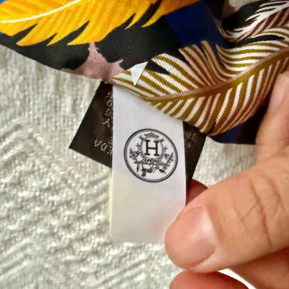 NWT Hermes Silk Jaguar Quetzal Twilly Bleu Roy Brun Saumon - Picture 9 of 11